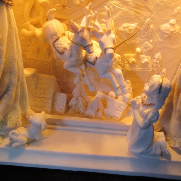 Vintage Casa Elite Christmas Diorama. 12x10x5 inches. White. - Picture 12 of 13